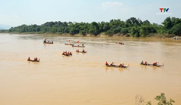 Tưng bừng lễ hội đua thuyền truyền thống trên sông Mã