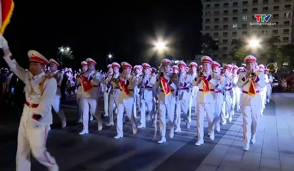 Sầm Sơn bắn pháo hoa tối 1/9