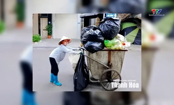 Thí điểm thu gom rác theo giờ tại phường Hạc Thành
