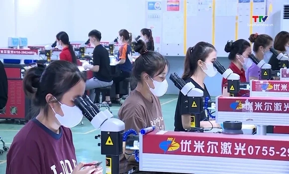 Giảm thuế thu nhập cá nhân và thuế thu nhập doanh nghiệp