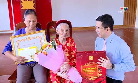 Huy hiệu 80 năm tuổi Đảng – sự tri ân và tiếp nối truyền thống