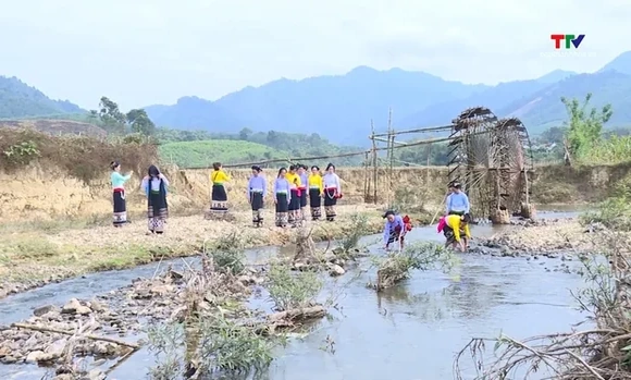 Nghề dệt thổ cẩm giữa nhịp sống mới