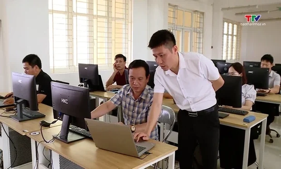 Bồi dưỡng kỹ năng số cho cán bộ cơ sở