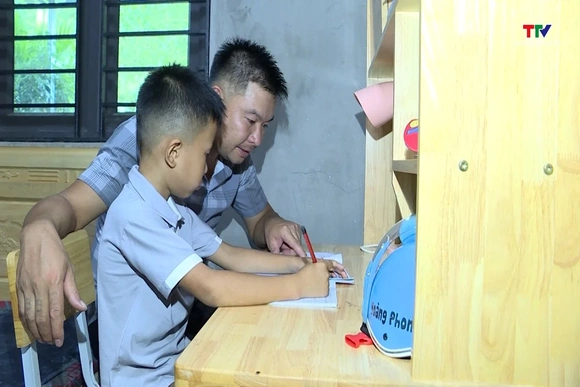 Lớp học “đặc biệt” ở khu Kịt