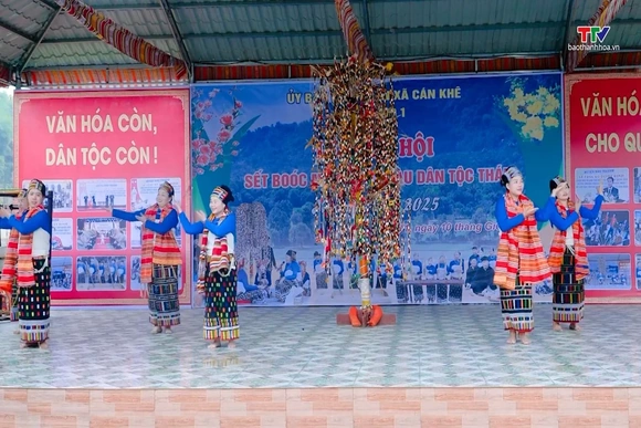 Cây bông - Sắc màu lễ hội vùng cao