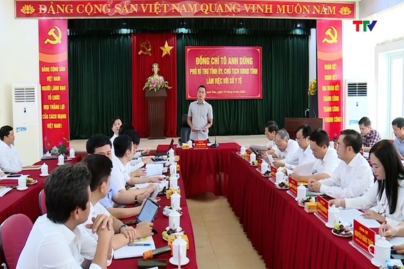 Chủ tịch UBND tỉnh Tô Anh Dũng làm việc với Sở Y tế