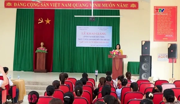 Bá Thước đào tạo nghề chăn nuôi, điều trị bệnh cho gia súc