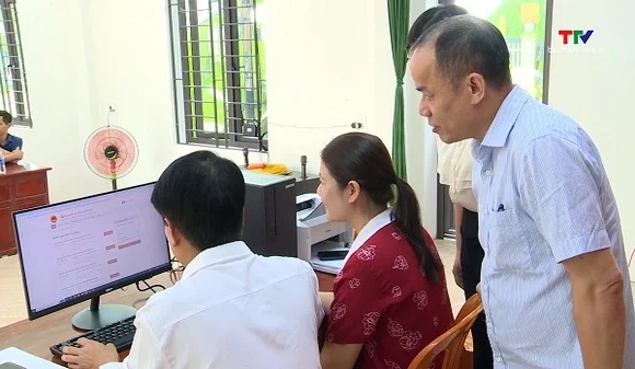 Phường Quang Trung trang bị máy vi tính tập huấn chuyển đổi số cho các tổ dân phố