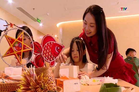 “Vẽ nên mùa trăng”
