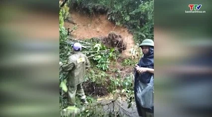 Giao thông từ Đồng Lương đi Văn Phú ảnh hưởng bởi mưa lớn