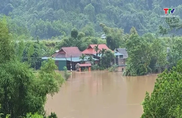 Chủ động ứng phó với nước sông Bưởi dâng cao