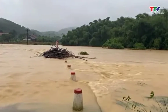 Thanh Hóa: Mưa lớn gây ngập, sạt lở tại nhiều địa phương