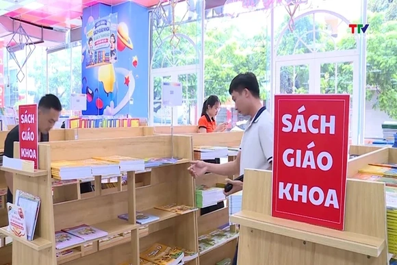 Thiếu sách giáo khoa do chậm trễ, sai quy trình