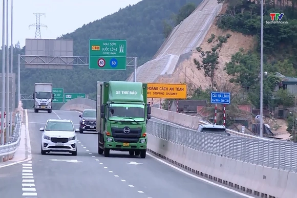 Hoàn thiện quy định về khoảng cách an toàn trên cao tốc