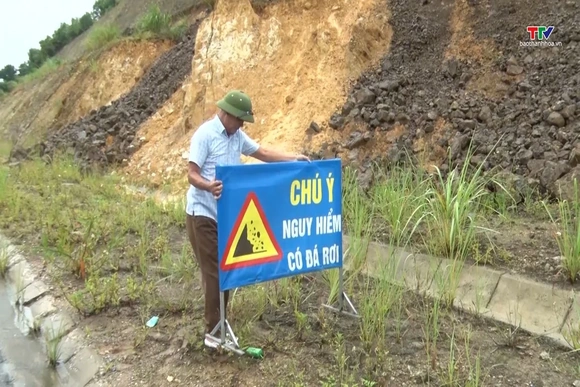 Cảnh báo nguy cơ sạt lở trên tuyến Vạn Thiện - Bến En