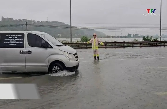 Nhiều tuyến giao thông của tỉnh Thanh Hóa bị ngập, sạt lở