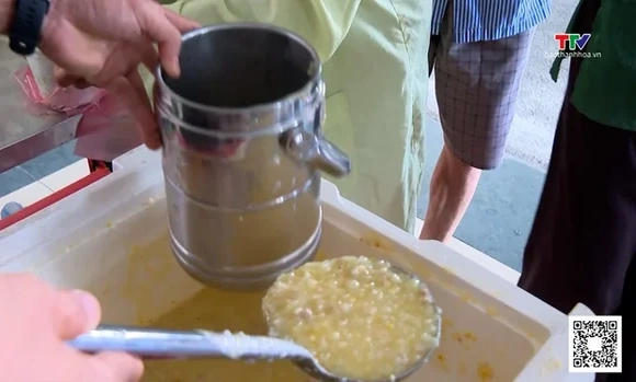Nồi cháo nhân ái - gửi yêu thương đến bệnh nhân