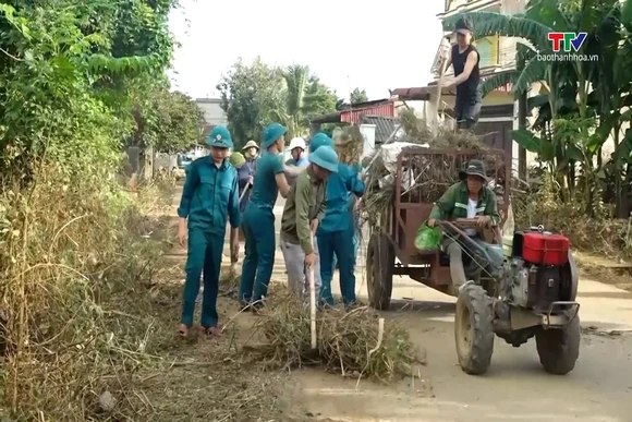 Xã Vĩnh Lộc tập trung vệ sinh môi trường sau mưa lũ