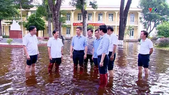 Nhanh chóng khắc phục tình trạng ngập lụt để học sinh sớm trở lại lớp học