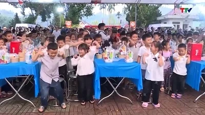 Đêm hội Trăng rằm - Thắp sáng nụ cười vùng cao