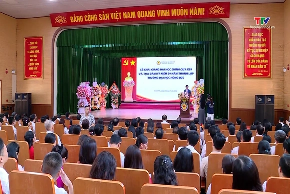 Trường Đại học Hồng Đức khai giảng năm học mới, hướng tới dấu mốc 30 năm xây dựng và phát triển
