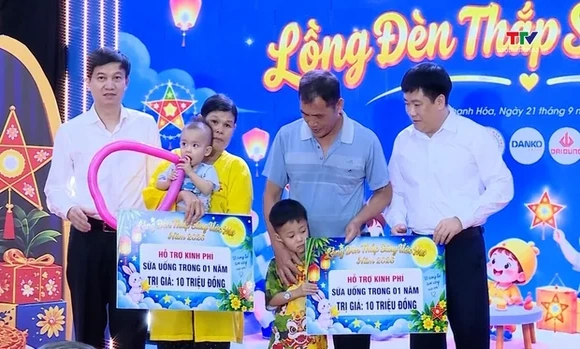 “Lồng đèn thắp sáng ước mơ năm 2026” mang mùa trăng yêu thương đến với bệnh nhi