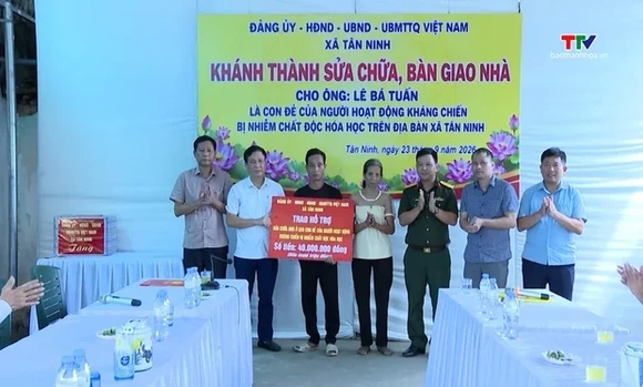 Xã Tân Ninh bàn giao nhà ở cho gia đình hoạt động kháng chiến bị nhiễm chất độc hóa học