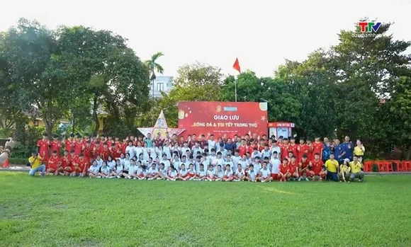 CLB Thanh Hóa giao lưu bóng đá và vui Tết Trung thu tại Làng trẻ SOS Thanh Hóa
