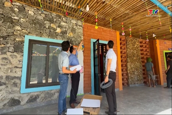 Lắp đặt thiết bị Starlink tại các vùng lõm sóng viễn thông