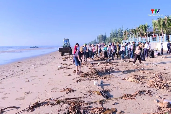 Xã Quảng Bình ra quân tổng vệ sinh môi trường và thiết lập trật tự công cộng