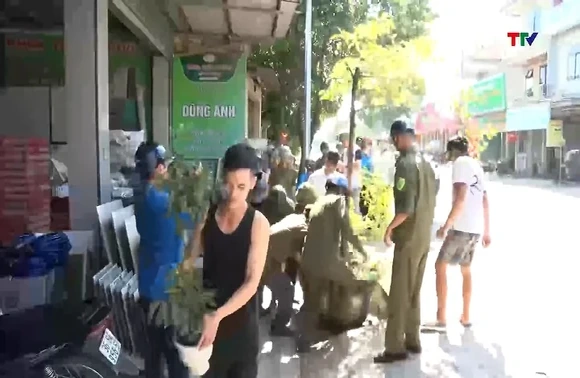 Phường Đông Sơn tiếp tục ra quân giải tỏa vi phạm hành lang giao thông