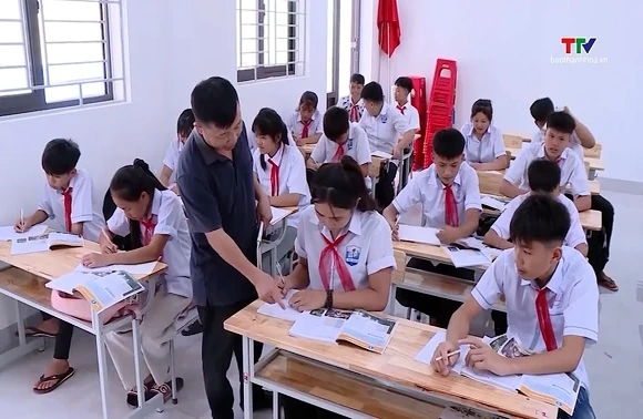 Siết chặt các khoản thu đầu năm học