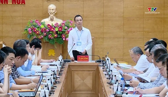 Chủ tịch UBND tỉnh Tô Anh Dũng làm việc với Sở Nội vụ