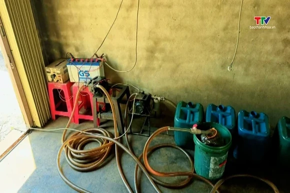 Kiểm tra phòng cháy, chữa cháy, phát hiện cơ sở thu mua phế liệu có dấu hiệu kinh doanh dầu không phép