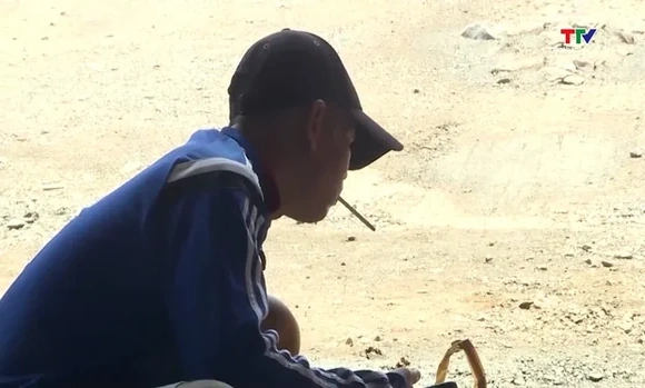 Đề xuất cấm hoàn toàn trưng bày, quảng cáo thuốc lá tại điểm bán