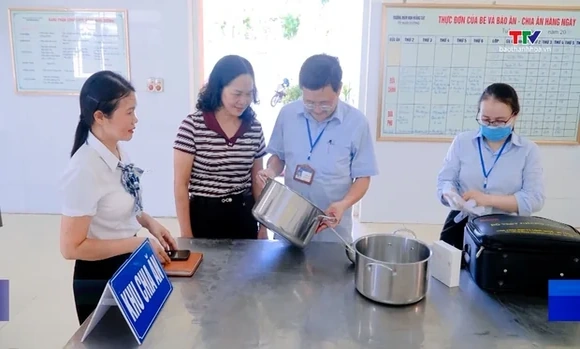 Kiểm tra an toàn thực phẩm các bếp ăn tập thể trong trường học