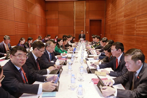 Đoàn đại biểu Đảng bộ tỉnh Thanh Hóa thảo luận, đóng góp ý kiến vào Dự thảo các Văn kiện Đại hội XIV