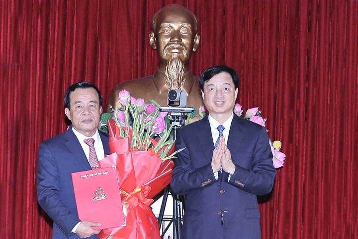 Hình ảnh tại hội nghị công bố quyết định của Bộ Chính trị điều động Thượng tướng Lê Đức Thái giữ chức Bí thư Tỉnh ủy Thanh Hóa