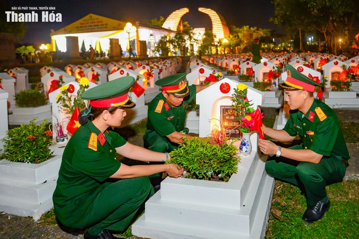 Hàng nghìn ánh nến tri ân các Anh hùng liệt sĩ tại Nghĩa trang Liệt sĩ Hàm Rồng