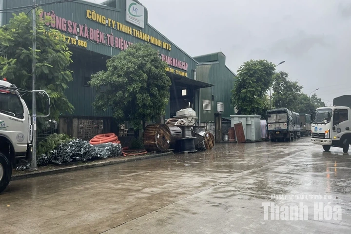 Trật tự, mỹ quan đô thị - Những “cái gai trong mắt”: Một vòng qua các tuyến đường trong KCN Đình Hương - Tây Bắc Ga