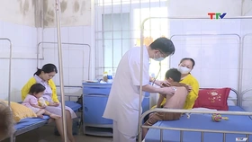 Bản tin Thời sự tối 17/10/2025: Ngành Y tế Thanh Hóa kiểm soát lây nhiễm bệnh tay chân miệng