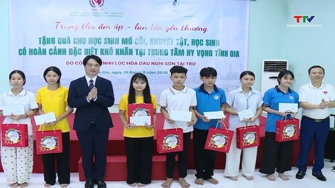 Bản tin Thời sự tối 19/9/2026: Trao quà cho trẻ em có hoàn cảnh khó khăn